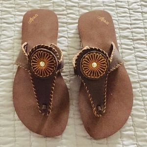 Tredz flip flops 🎉3/$25🎉